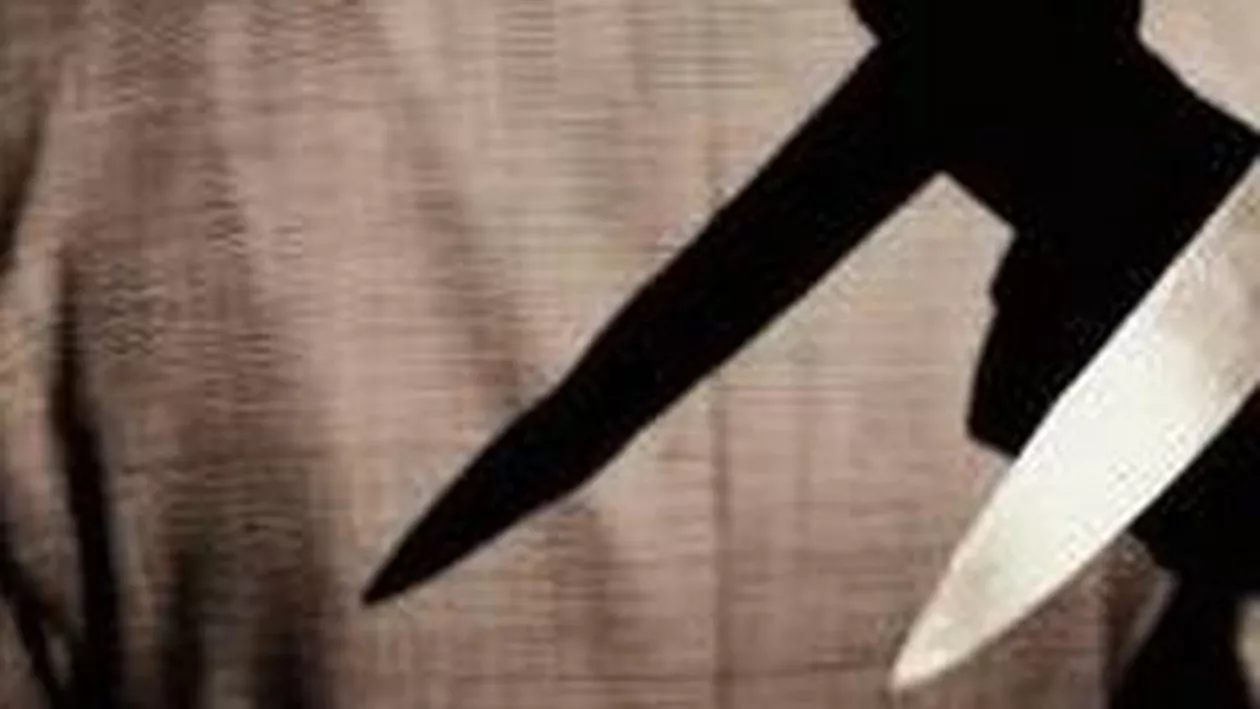 Cerc amoros demn de o telenovelă: Un tânăr a fost înjunghiat după ce și-a surprins mama în pat cu fratele iubitei lui