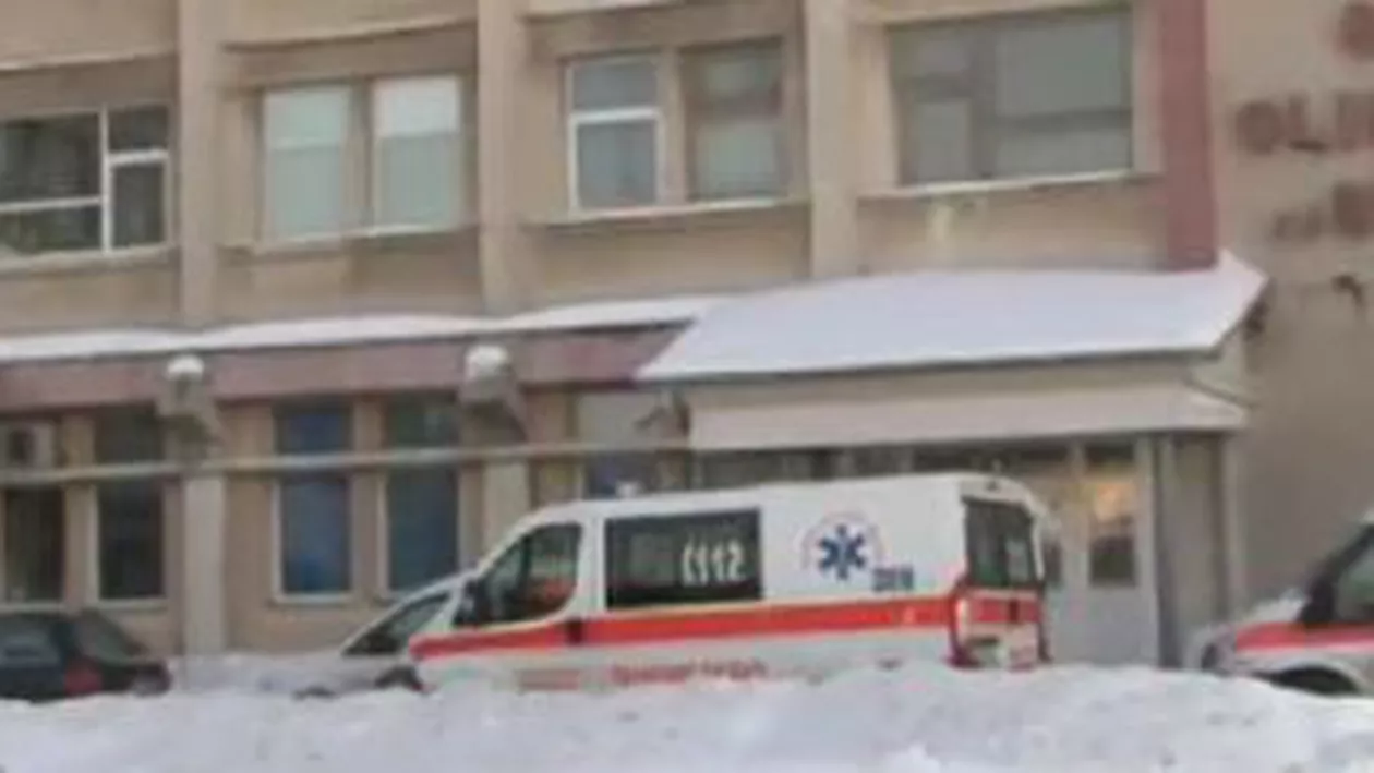 Iași: Un băiat de 14 ani a ajuns la spital în comă alcoolică şi în şoc hipotermic