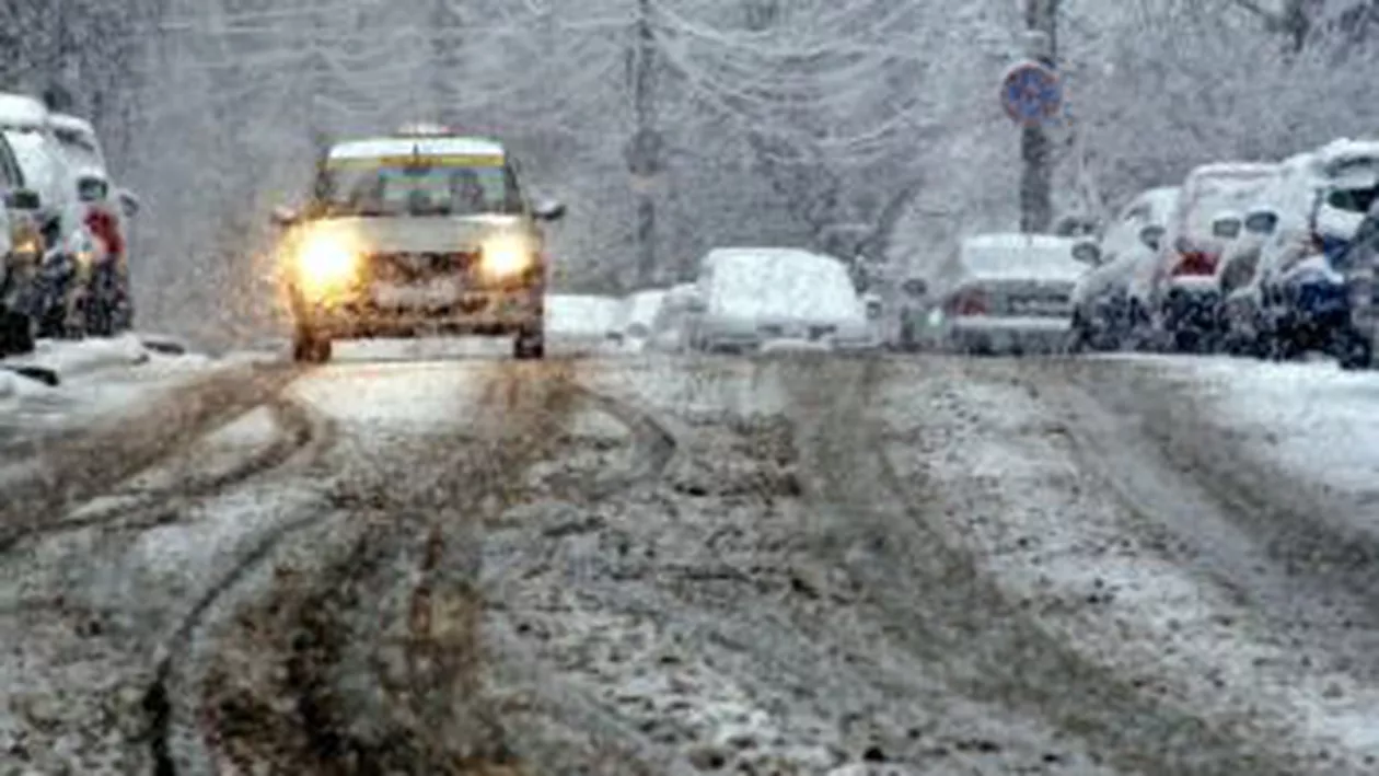 MAI: 16 județe sunt afectate de căderile masive de zăpadă. 5.500 de persoane acționează în toată țara