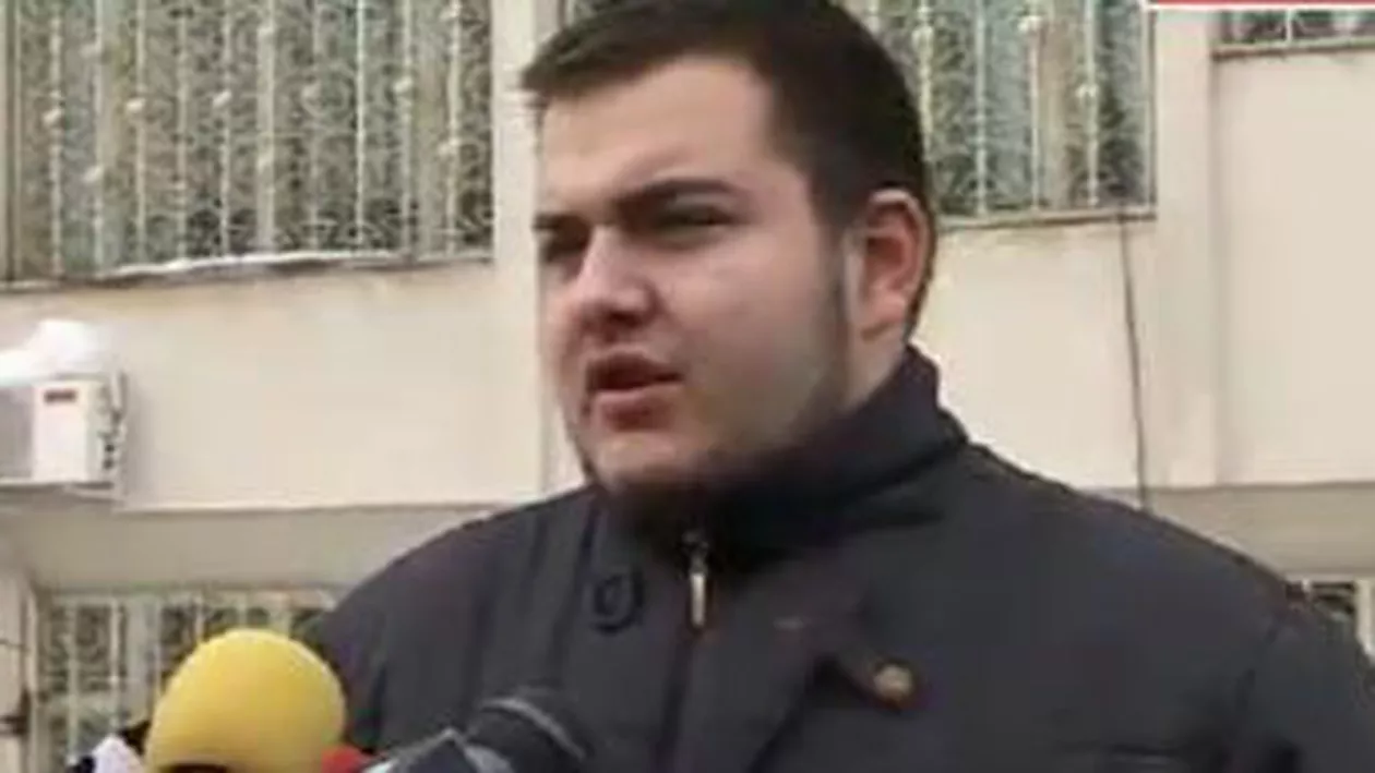 Un student din Craiova a găsit 30.000 de lei pe un bancomat: Află ce a făcut tânărul cu ei