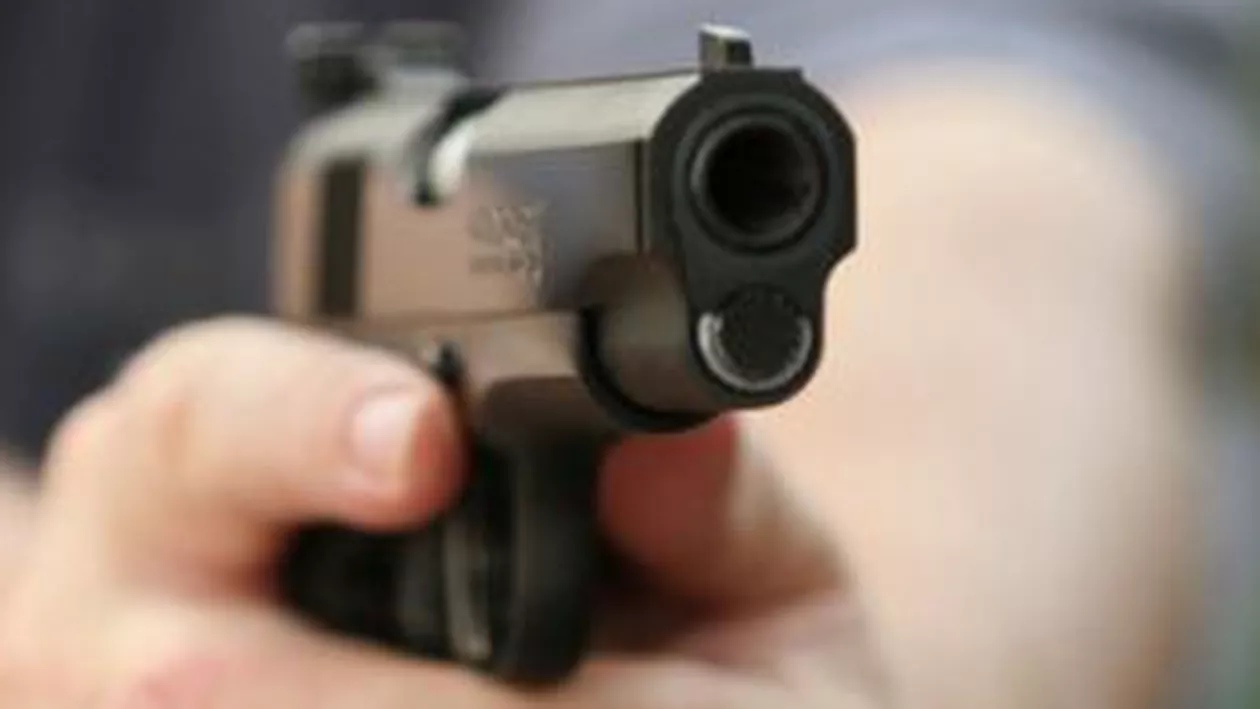 Împușcături în București: Un conducător auto a tras cu un pistol cu bile într-un şofer de taxi
