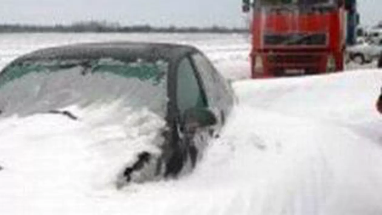 Prahova: Circulație blocată pe DN1 A, din cauza unei avalanșe