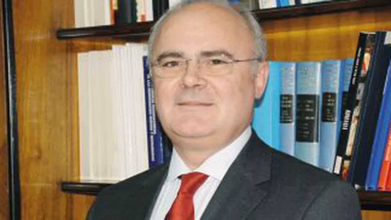 Doru Costea, eliberat din funcția de secretar de stat în MAE. Cristian Sporiș, numit secretar de stat în Ministerul de Finanțe