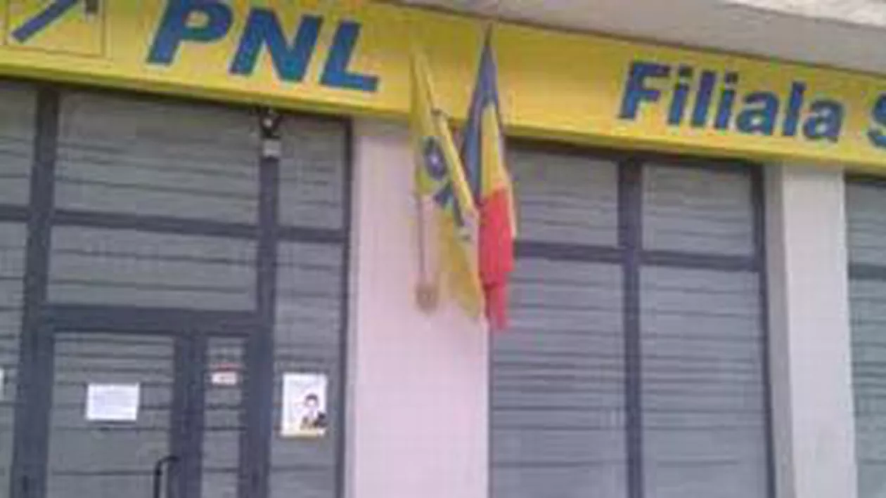 Protest la sediul PNL din Capitală: Membrii unei filiale susţin că sunt manipulați și mințiți