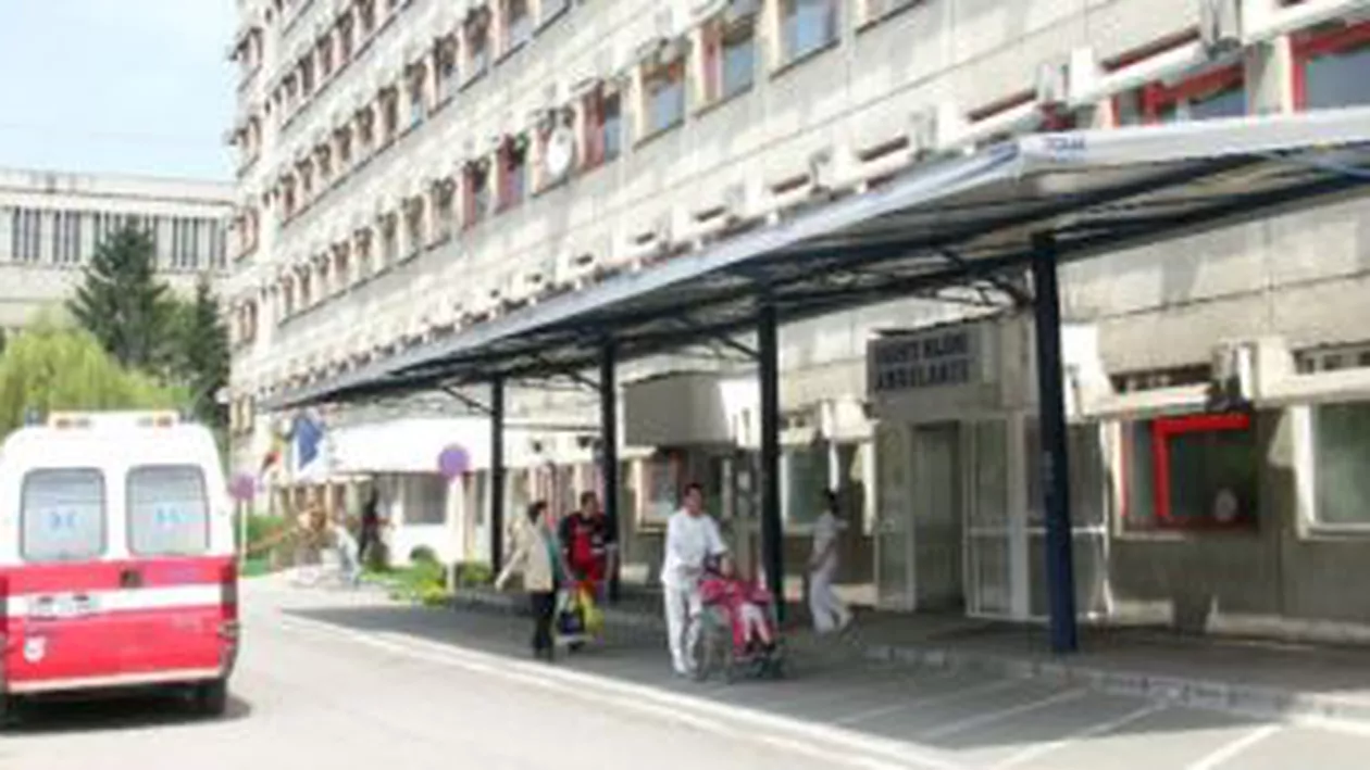 București: Trei liceeni au fost transportați la spital după ce s-au prezentat la ore în stare avansată de ebrietate