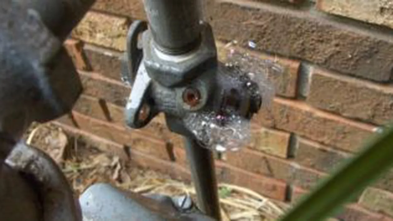 Bârlad: Scurgeri de gaze langă E-ON Gaz Moldova. O conductă principală a fost avariată