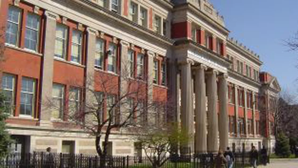 Cluj: Fost director de liceu, condamnat la patru ani de închisoare cu suspendare pentru luare de mită