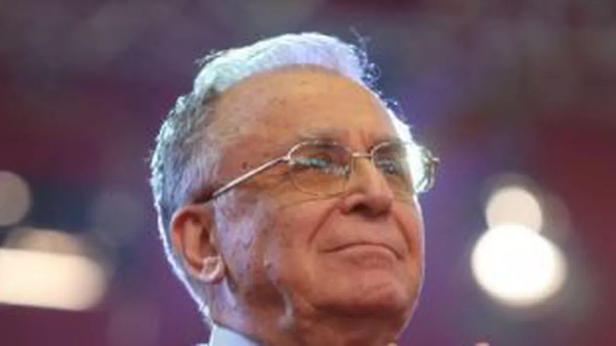Ion Iliescu, felicitat de Traian Băsescu de ziua lui: „Am primit o felicitare şi un buchet de flori de la președinte”
