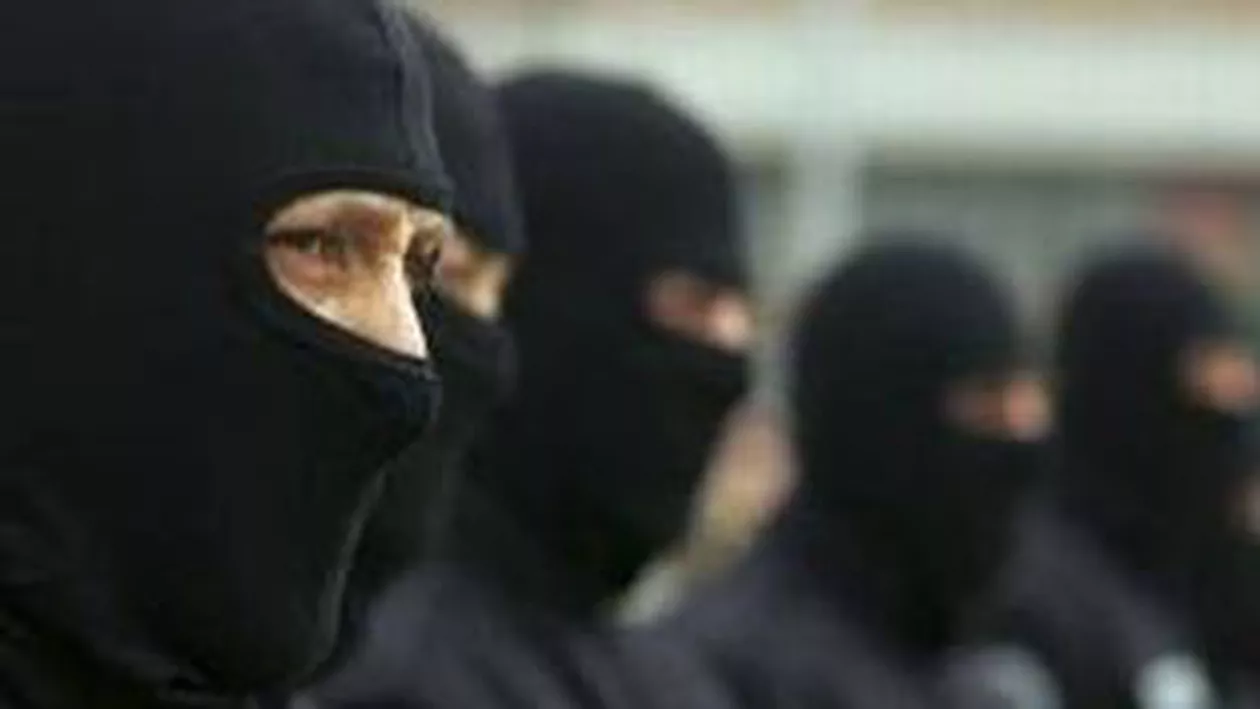 Percheziții în București: Poliția vizează două grupări infracționale suspectate de evaziune fiscală și acte de violență