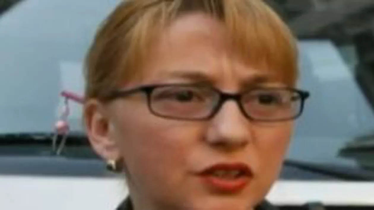 Purtătorul de cuvânt al Poliţiei Capitalei, Diana Sarca, cercetată de superiori pentru afirmaţii contradictorii în dosarul crimei de la coafor