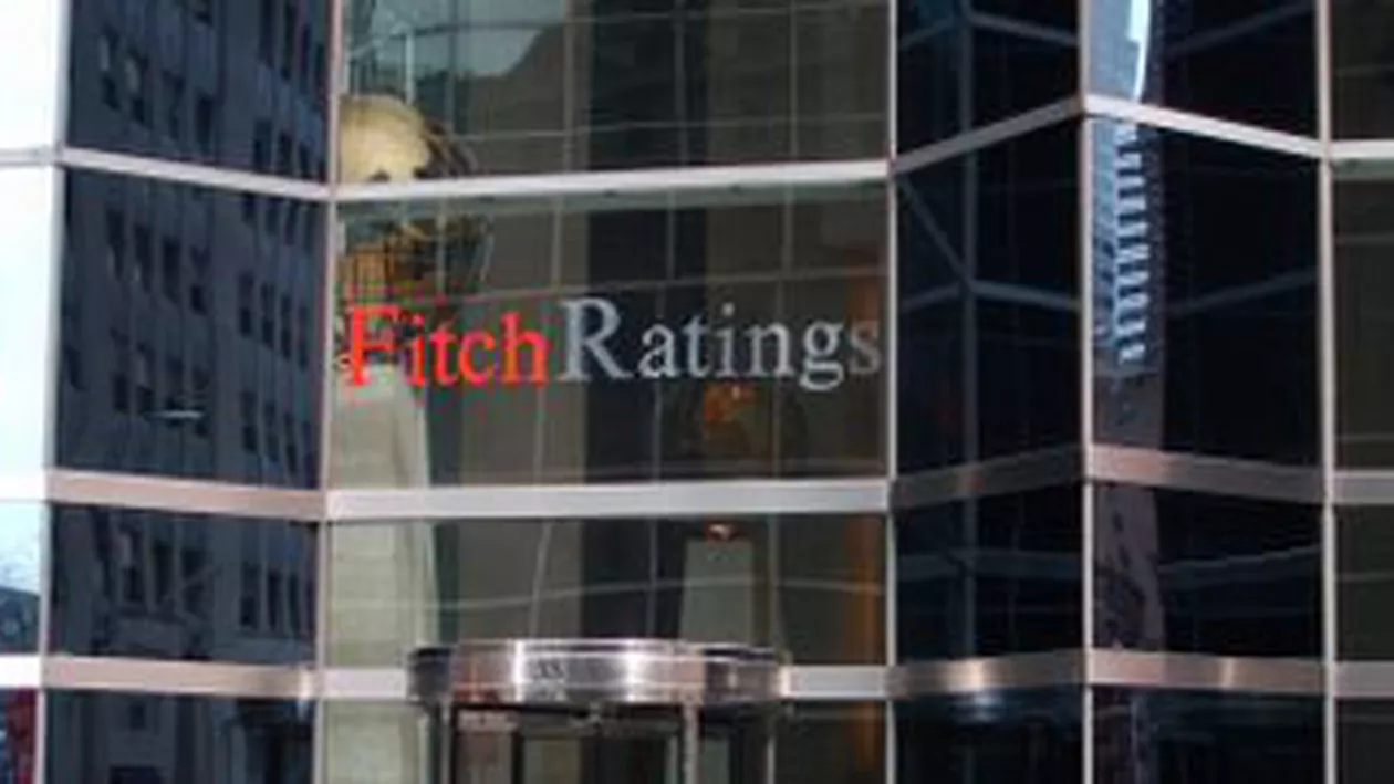 Fitch a retrogradat temporar ratingul Greciei de la nivelul „C” la default restricţionat