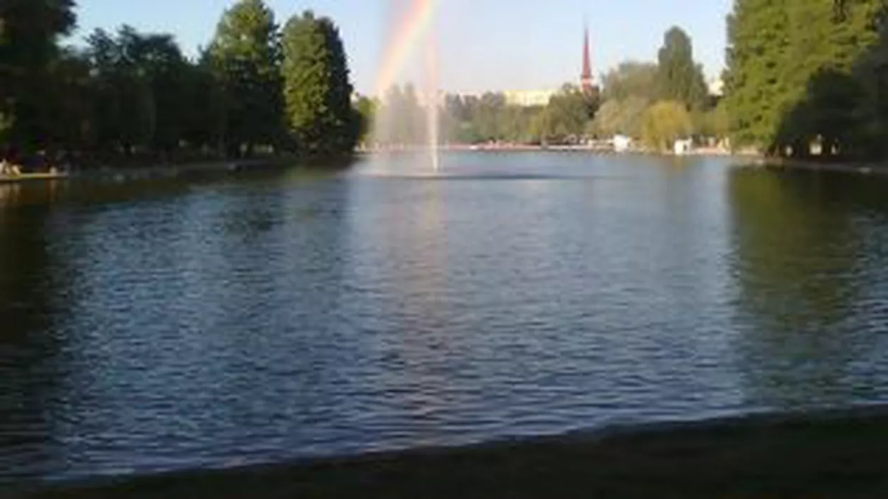 București: Un tânăr de 26 de ani, salvat de la înec după ce a căzut în lacul din parcul IOR