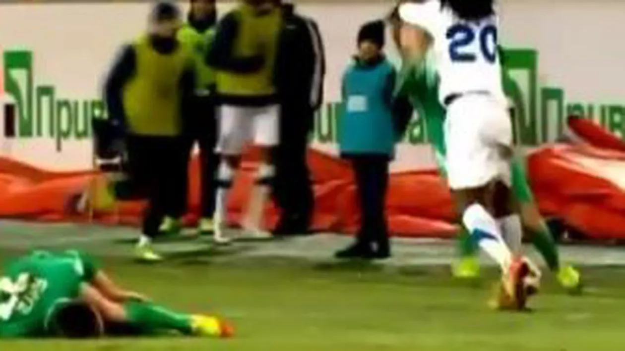 Un fotbalist ghanez trântește la pământ trei adversari în timpul unui meci din campionatul Ucrainei (VIDEO)