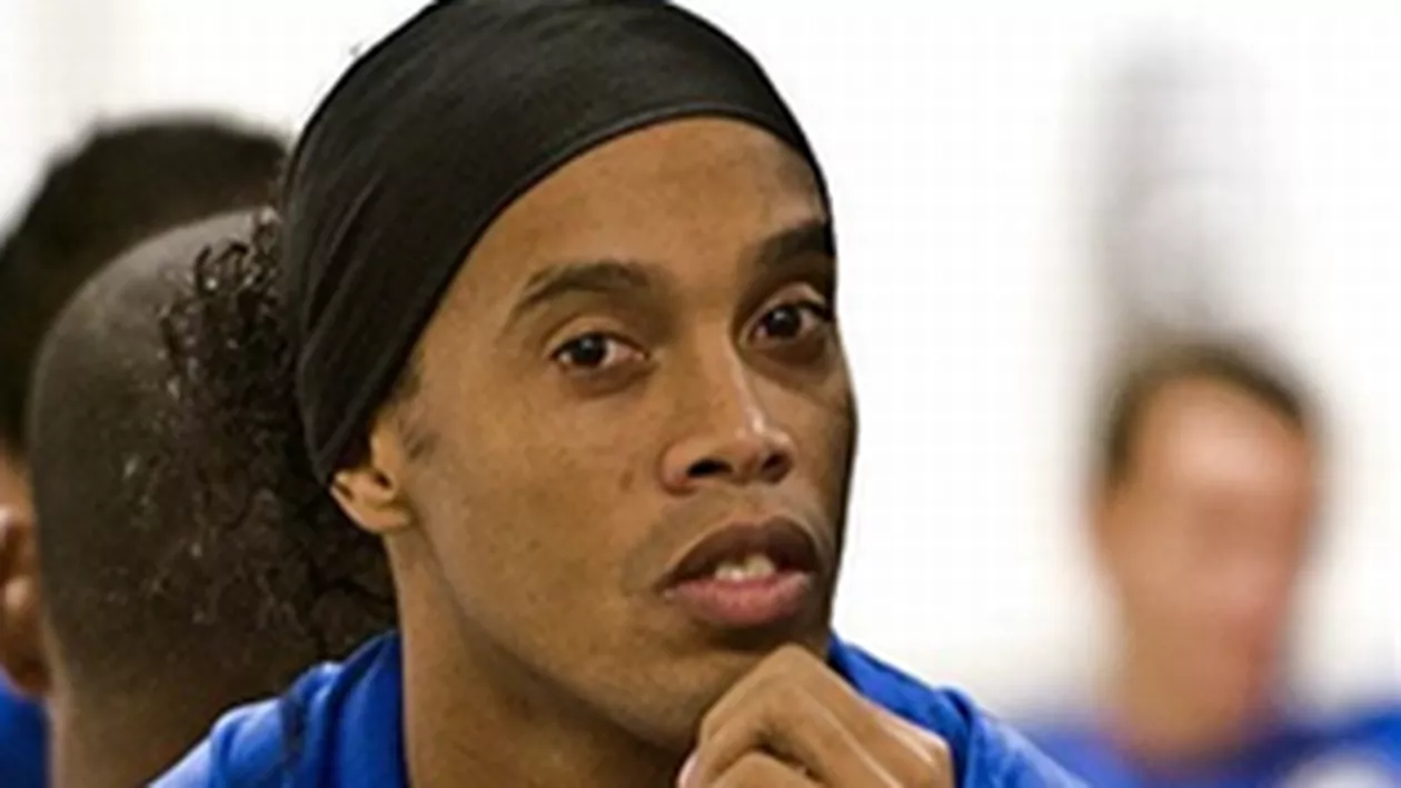 Ronaldinho a accident grav un adversar în meciul Flamengo-Fluminense: Fotbalistul a fost scos afară din teren