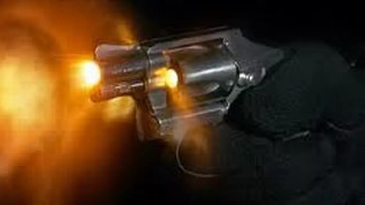 Focuri de armă în apropierea Guvernului: Doi hoți de mașini au fost arestați