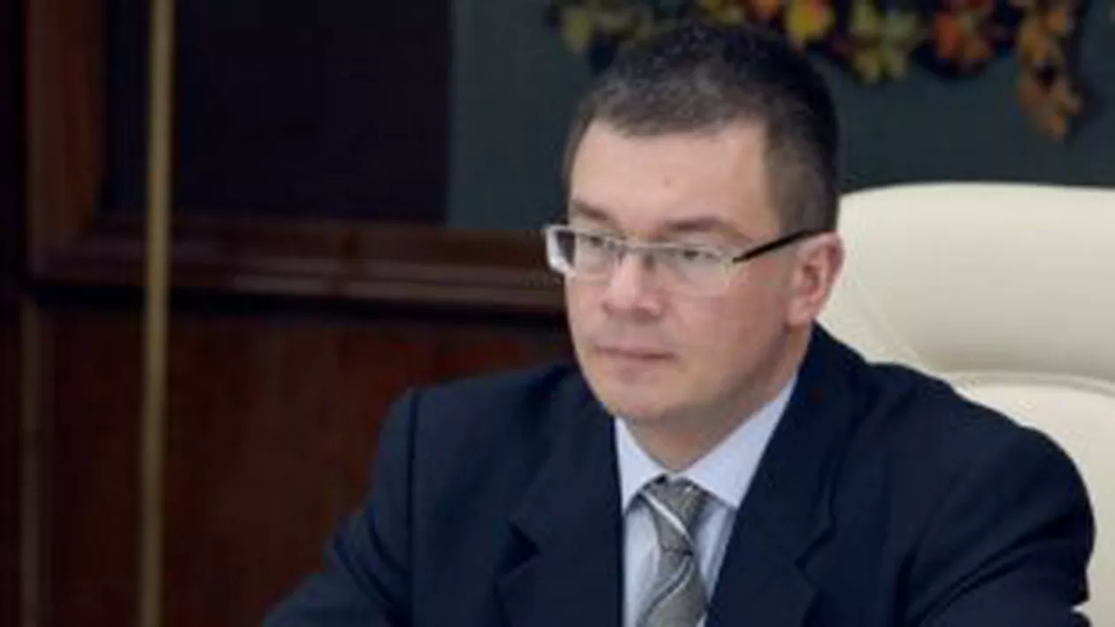 Premierul Ungureanu a părăsit nervos şedinţa coaliţiei, acuzând presiuni pentru alocările bugetare