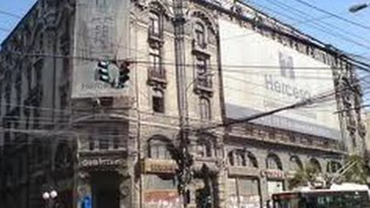 Noua fațadă a fostului Hotel Cișmigiu a fost dezvelită. Vezi cum arată clădirea renovată (FOTO)