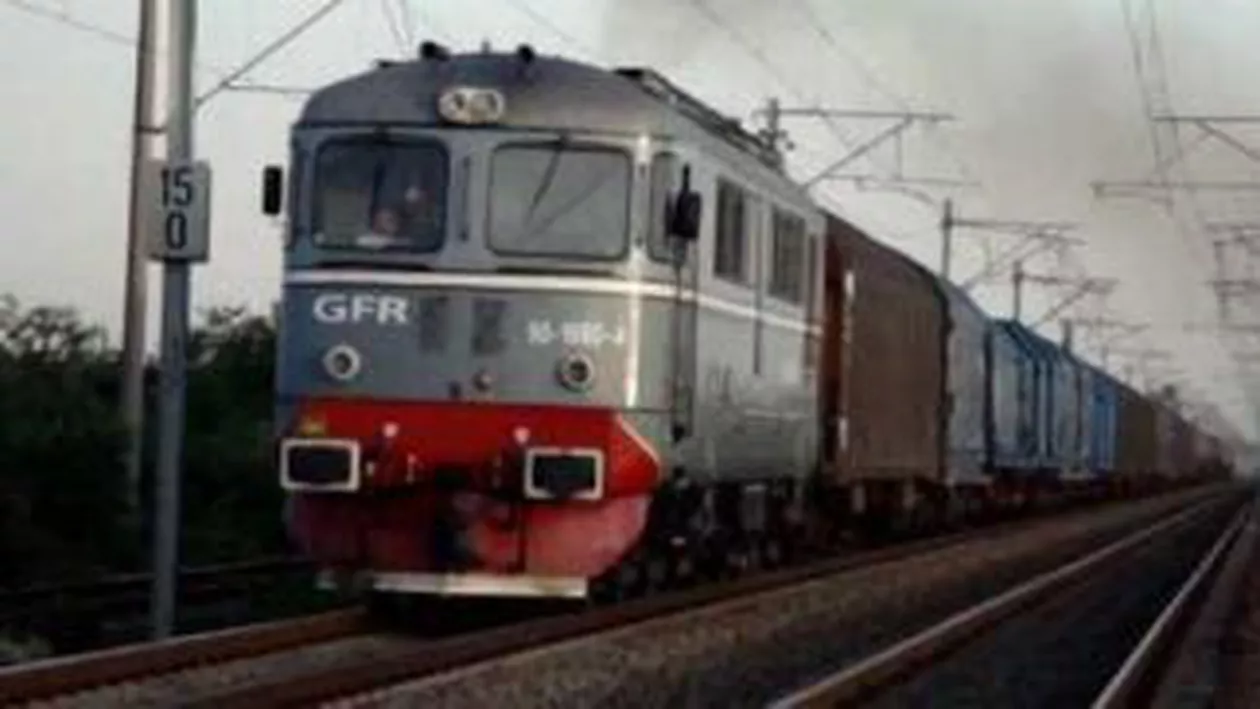 Accident feroviar la Iași: Două persoane au murit după ce o dubă s-a ciocnit cu un tren marfar
