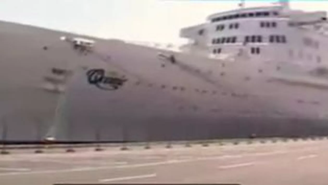 Se deschide sezonul de croaziere în Portul Constanţa: Nava Oceanic, cu peste 1.000 de pasageri la bord, a acostat în port (VIDEO)