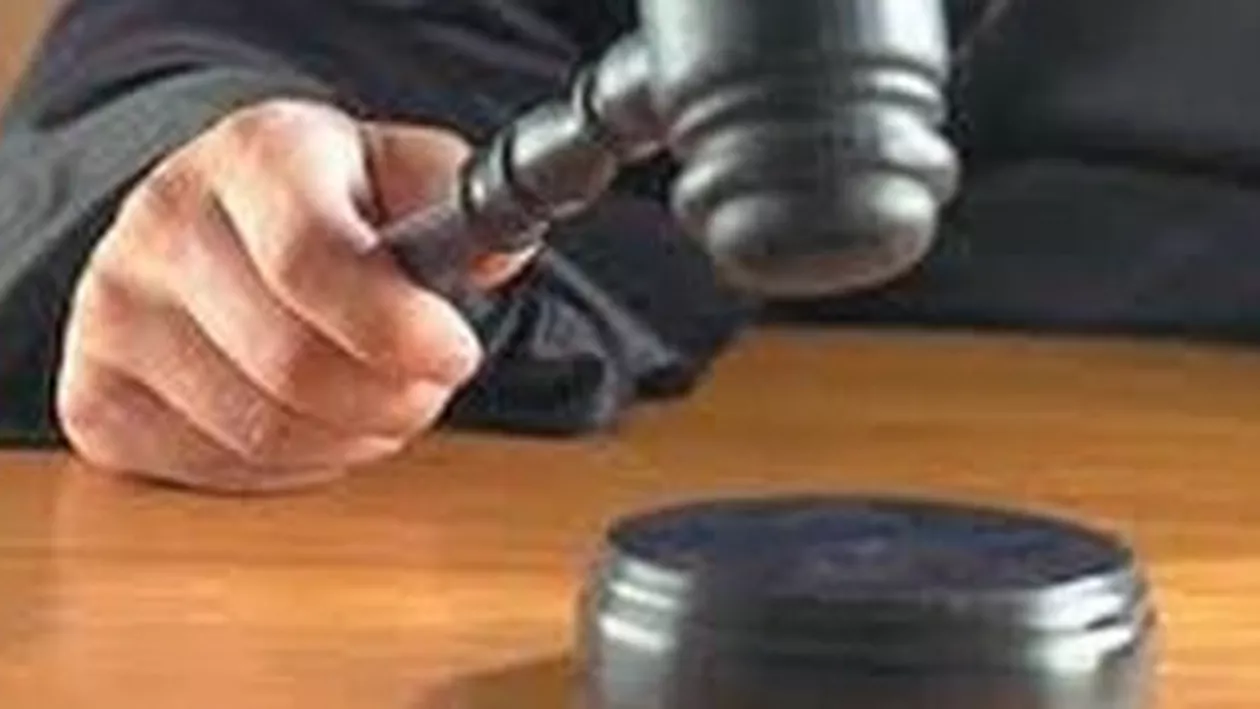 Patroana unui local din Cluj-Napoca, condamnată la închisoare după ce a obligat mai multe tinere să se prostitueze