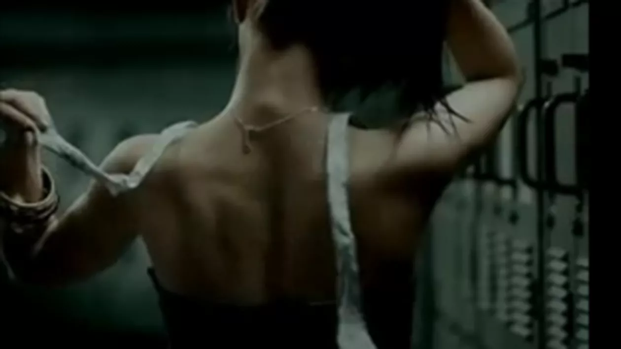 Oradea: Liceană filmată în timp ce face striptease în fața colegilor (VIDEO)