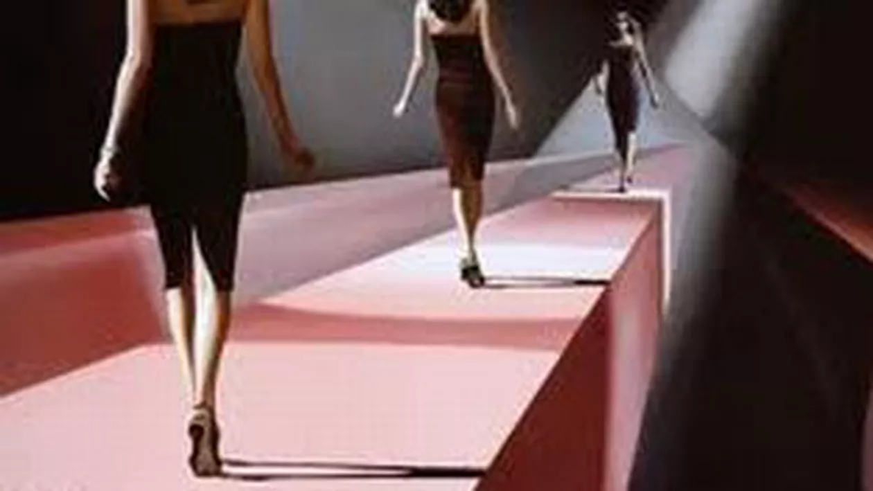 Baia Mare: Trei tineri, reținuți după ce racolau fete și băieți sub pretextul unei cariere în modelling