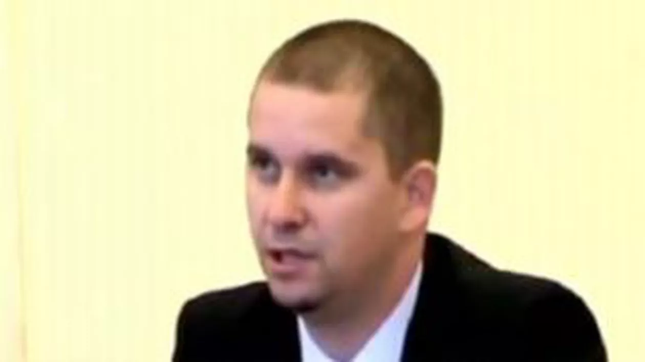 Argeş: Prefectul Ciprian Berevoianu, striptease la o petrecere din sediul Casei de Pensii (VIDEO)