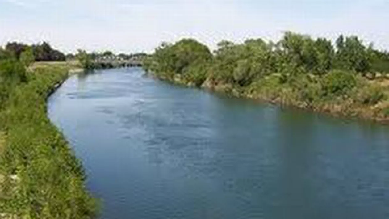 Codul galben de inundații pe râul Olt a fost prelungit până luni: Hunedoara, Covasna și Brașov, amenințate de debite mărite