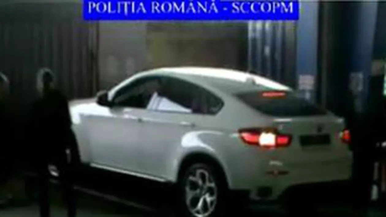 Două mașini de lux clonate, descoperite de polițiști în Portul Constanța (VIDEO)