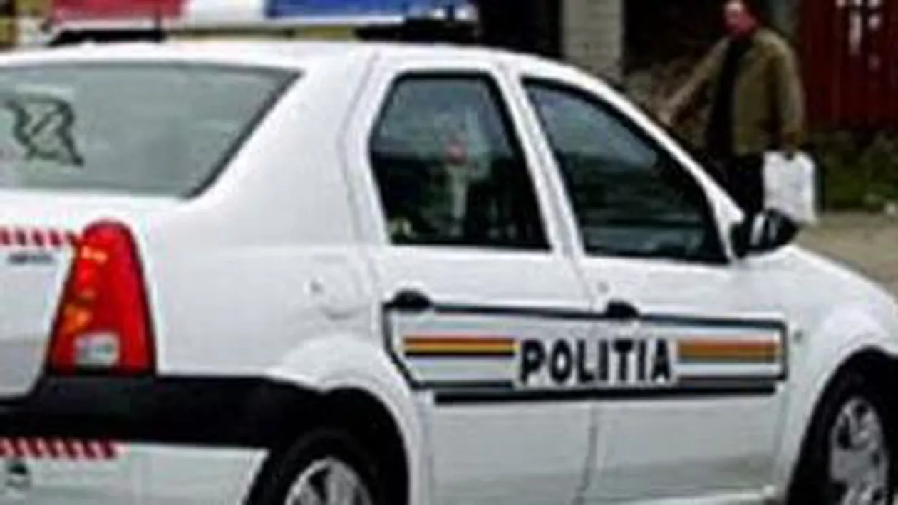 Fiul interlopului craiovean Caiac a intrat cu maşina într-un gard după ce a condus băut