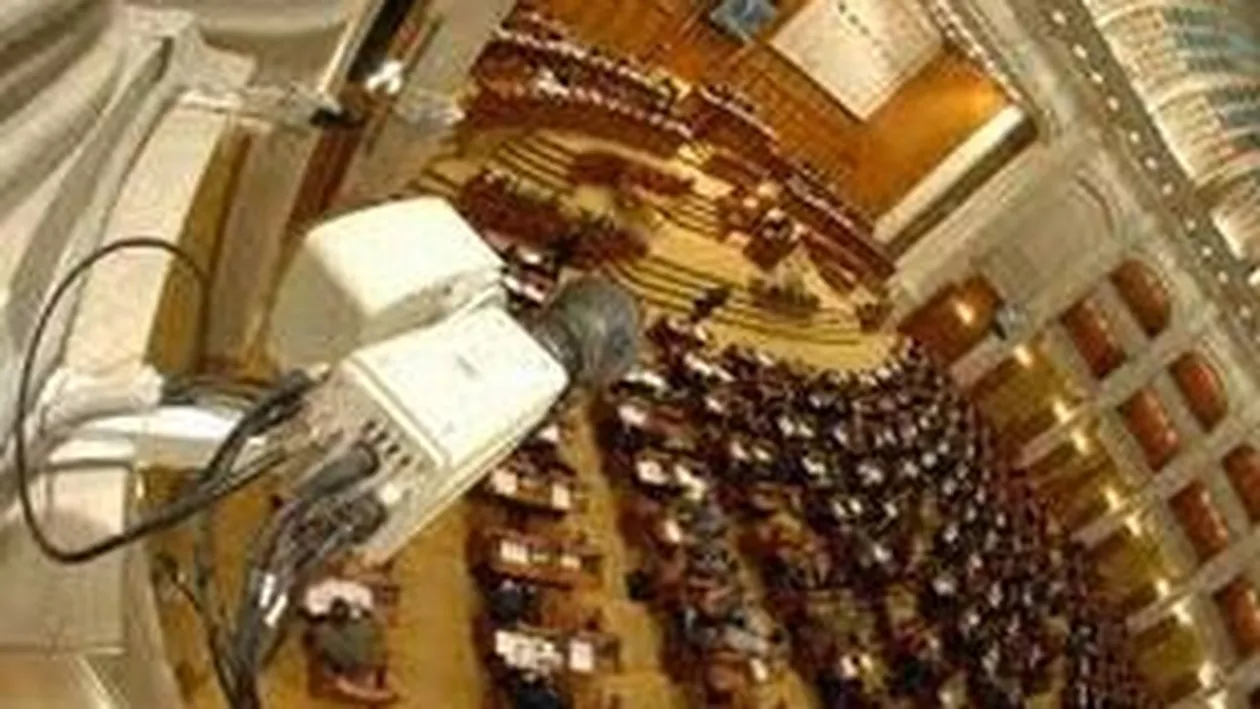 Moțiunea de cenzură, citită în Parlament la ora 18:00. Dezbaterea şi votul, programate pentru 27 aprilie