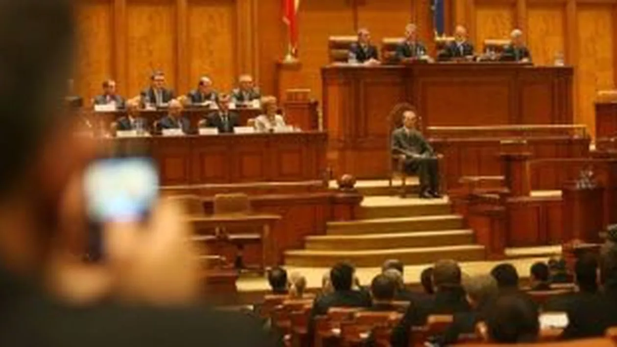Comisia juridică a Camerei a respins cererea Opoziţiei de revocare a Robertei Anastase