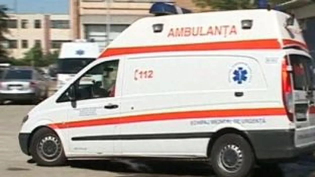 Argeș: Zeci de persoane au fost rănite după ce un microbuz s-a răsturnat pe DN 73