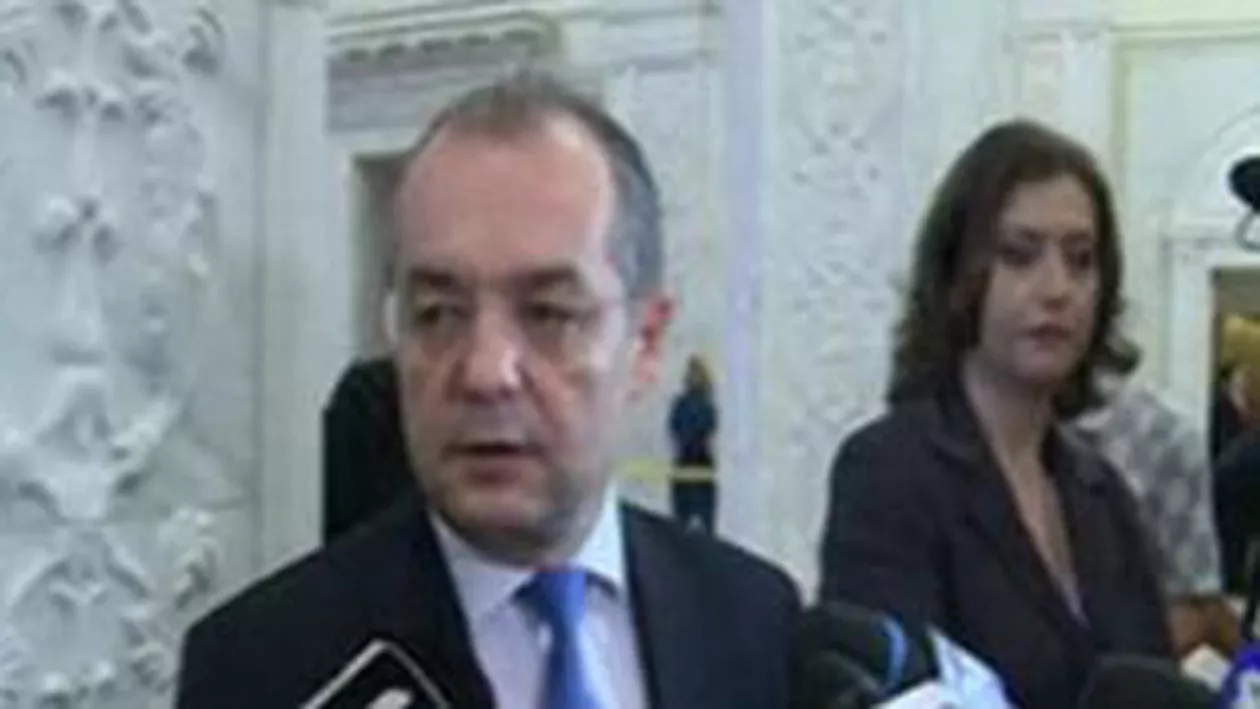 Emil Boc: Cine votează pentru moțiunea de cenzură va fi exclus din PDL