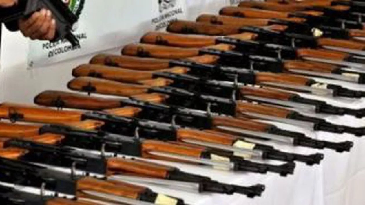 Doi subofiţeri achitaţi în dosarul furtului de arme de la Ciorogârla cer statului român daune morale de 1 milion de euro