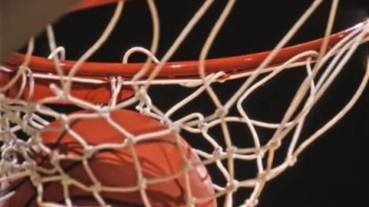 Un arbitru a fost amenințat cu pistolul de părinții unui elev la un meci de baschet din Capitală