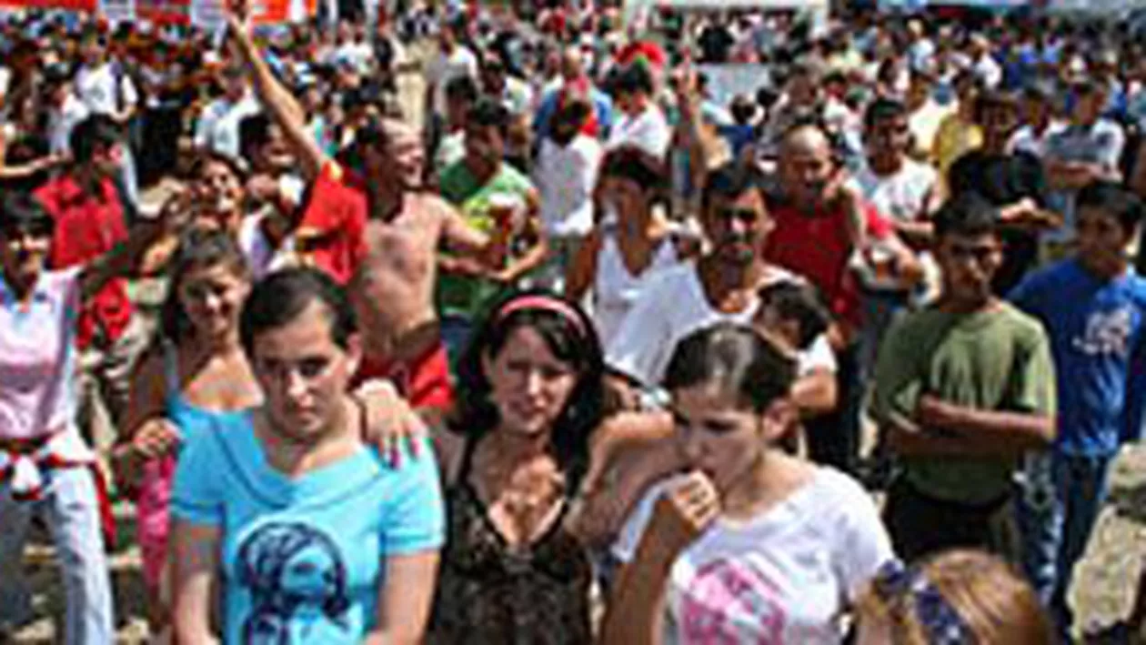 Serbare PSD la Iași: Peste 1.500 de participanți, la coadă pentru mici și bere