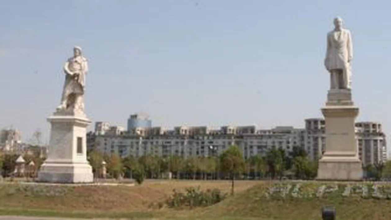 Trafic restricționat în centrul Capitalei: Statuile din parcul Izvor sunt mutate înapoi la Universitate