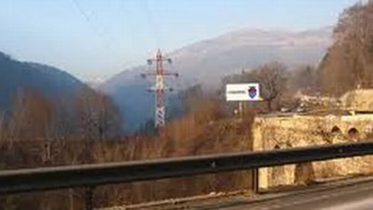 Accident în dreptul localității Posada: Un autoturism cu 4 persoane a căzut într-o râpă