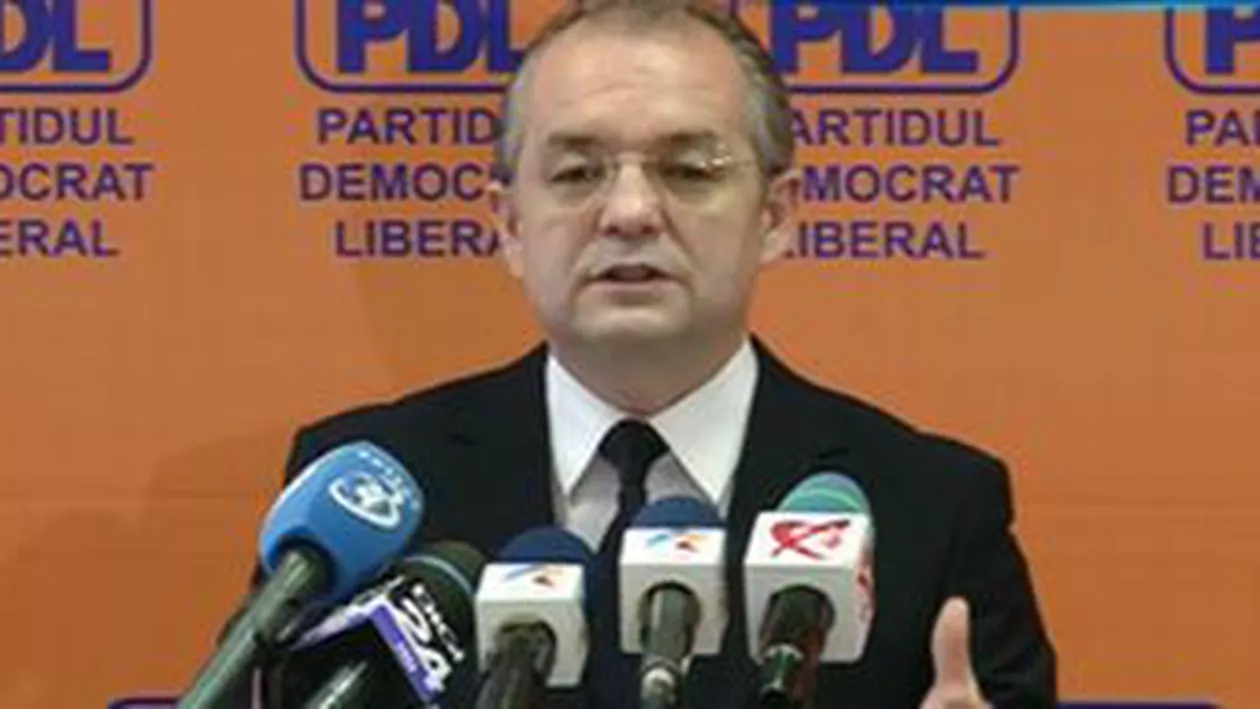 Emil Boc: Sper ca Guvernul Ponta să recunoască faptul că majorarea salariilor este posibilă datorită guvernelor anterioare