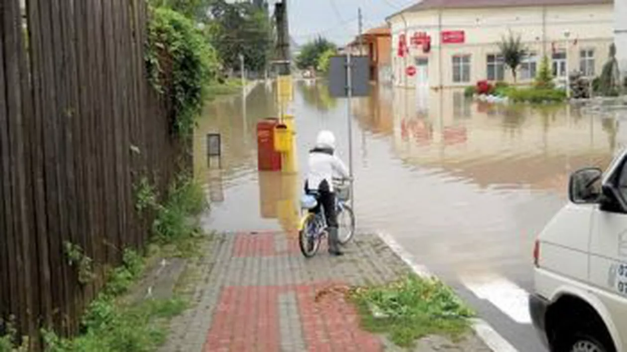 Cernavodă: Mai multe străzi și locuințe au fost inundate, din cauza ploilor torențiale