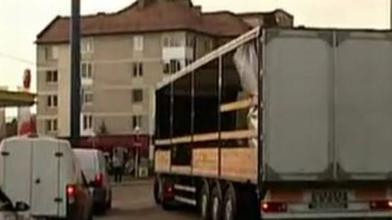 Odorheiu Secuiesc: Doi din cei zece elevi răniţi după ce au căzut de pe platforma unui tir au rămas internaţi