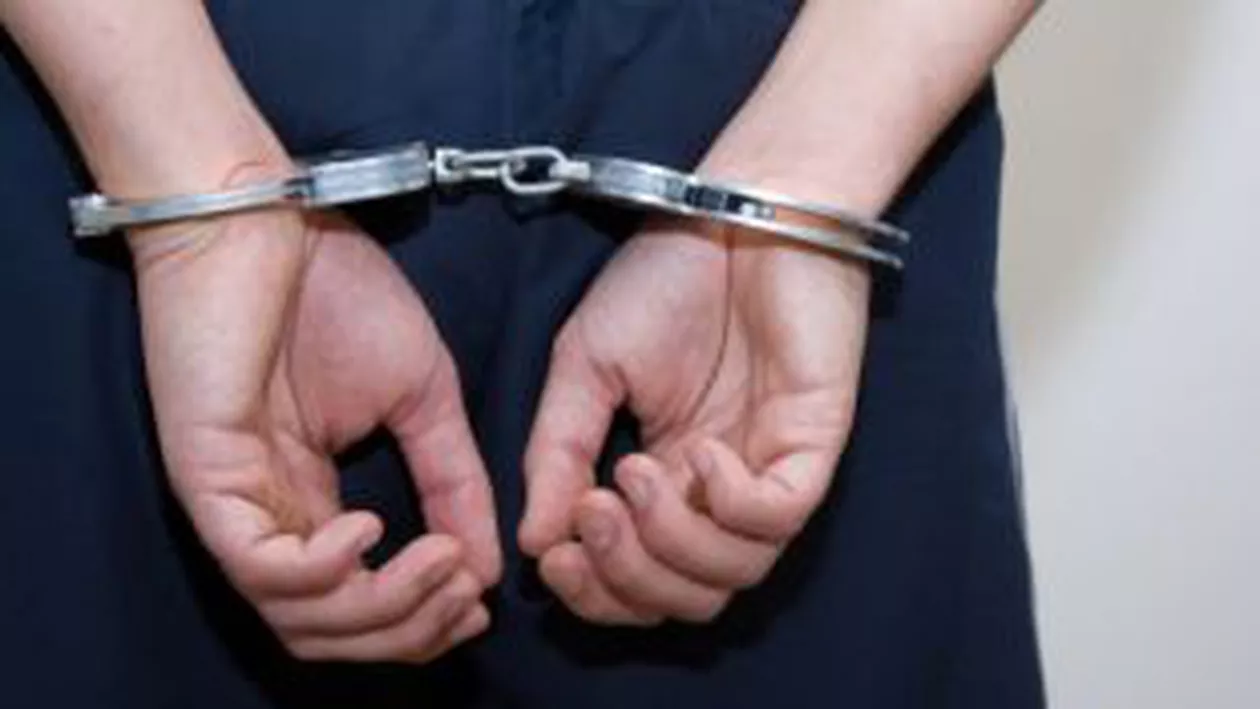Un apropiat al fraţilor Cămătaru s-a predat poliţiştilor din Mehedinţi