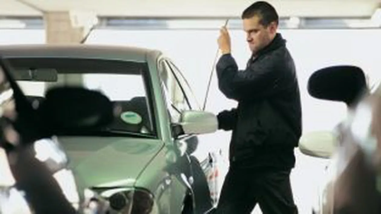 Percheziții în mai multe județe și în Capitală: Este vizată o grupare de hoți de mașini