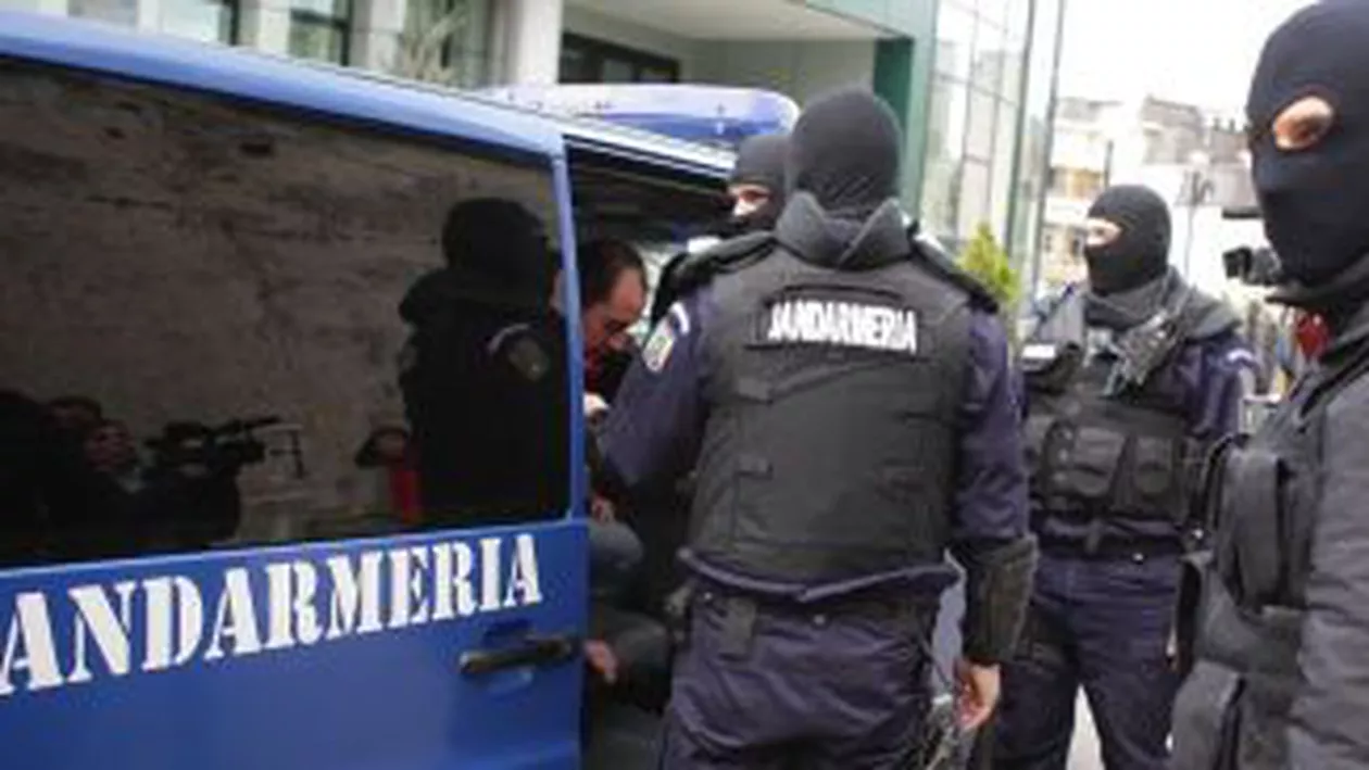 Percheziții la Ploieşti pentru prinderea unor persoane care obţineau credite cu acte false