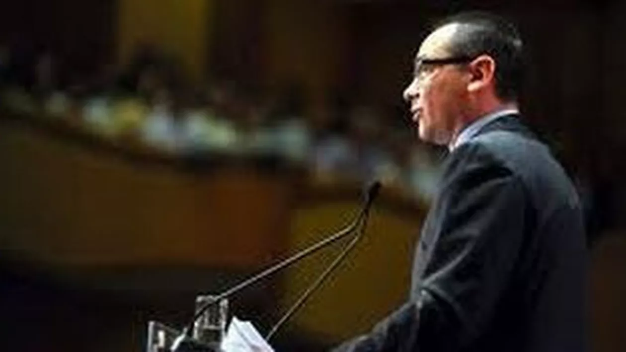 Victor Ponta i-a eliberat din funcţie pe Mihai Capră şi Gheorghe Emacu, secretari de stat în MAI