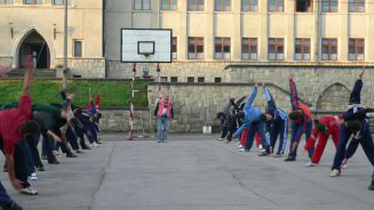 Un profesor de sport din Dolj, cercetat după ce a agresat mai mulți elevi
