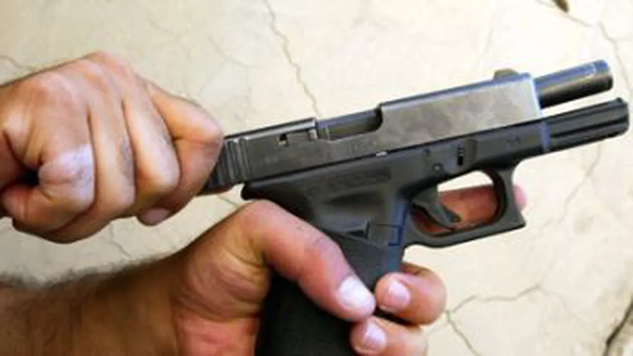 Târgu Jiu: O elevă de 17 ani a fost împușcată de un agent de pază