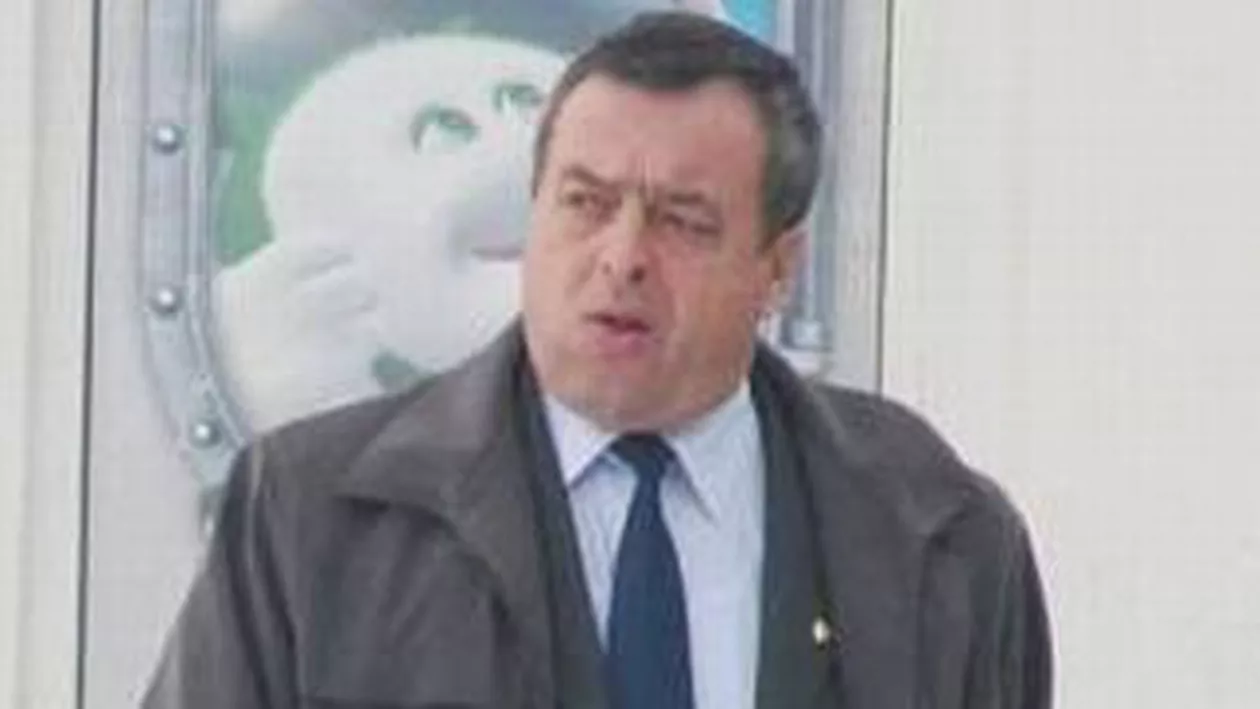 Directorul Direcţiei Silvice Argeş, Ion Dobrinoiu, condamnat la un an de închisoare cu suspendare pentru dare de mită
