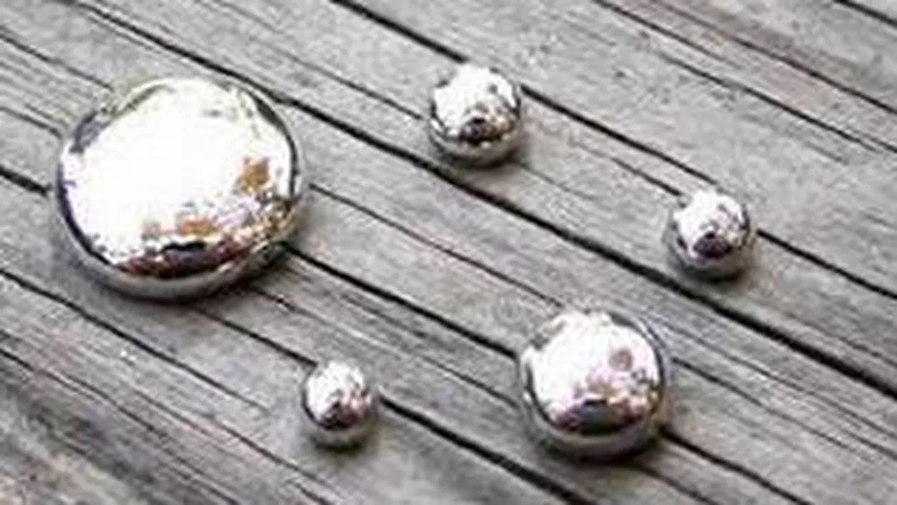 Dâmbovița: 11 kilograme de mercur, descoperite în mașina a doi bărbați